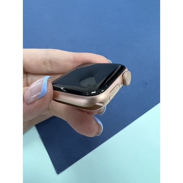 Apple Watch SE 40mm Gold