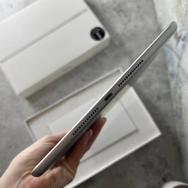 Apple iPad (9-го поколения) 256gb WiFi Silver