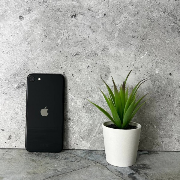 Apple iPhone SE (2-го поколения) 128gb Black