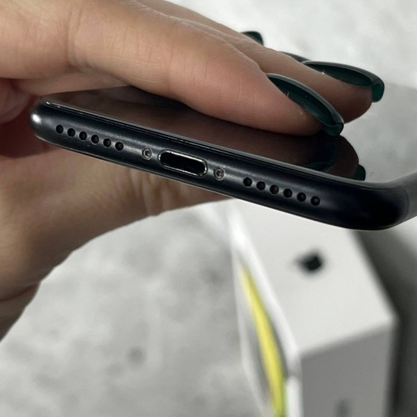 Apple iPhone SE (2-го поколения) 64gb Black