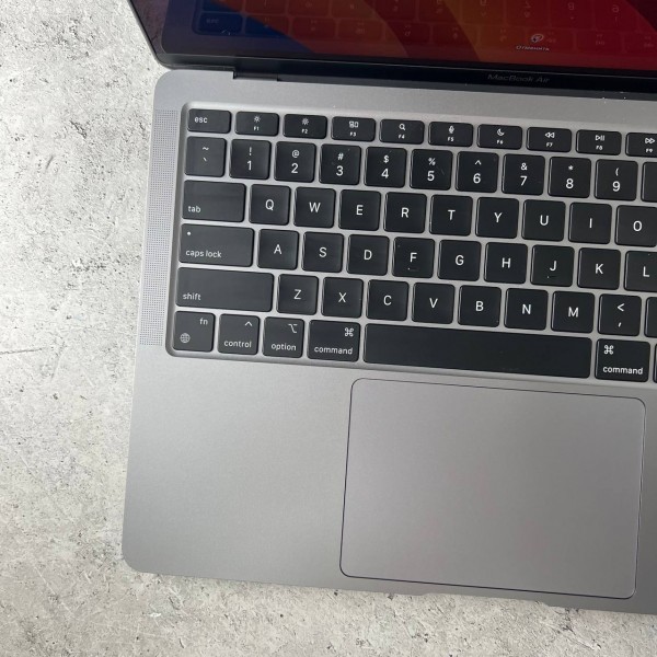 Apple MacBook Air 13" (2020) M1/8Gb/256Gb Space Gray