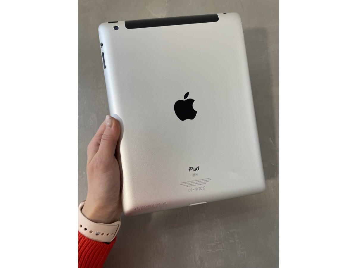 Apple iPad 3 32gb WiFI+Cell White в Тюмени