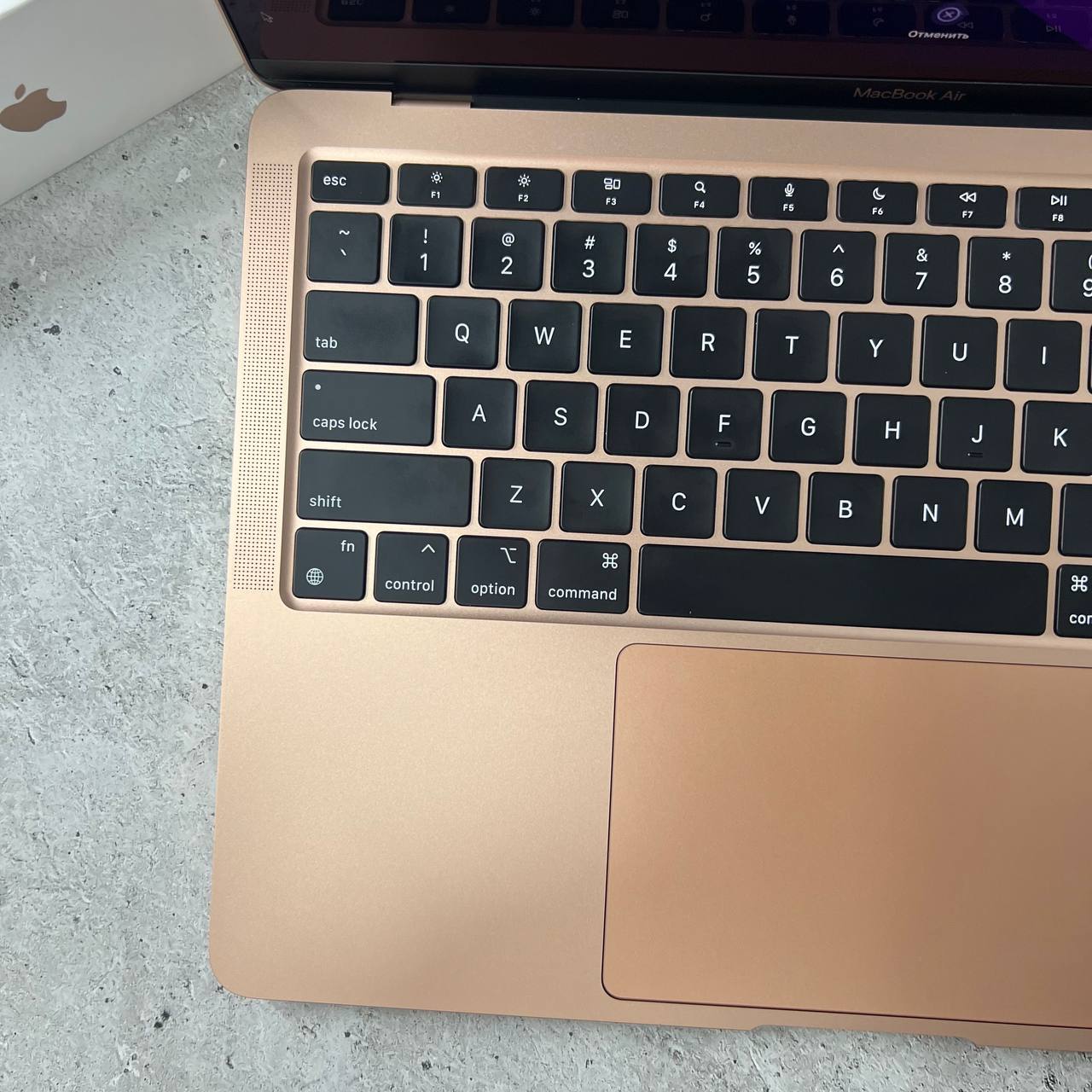 Apple MacBook Air 13" (2020) M1/8Gb/256Gb Gold