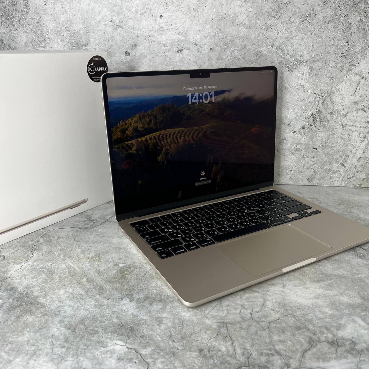 Apple Macbook Air 13" (2022) M2/8Gb/256Gb Starlight в Тюмени