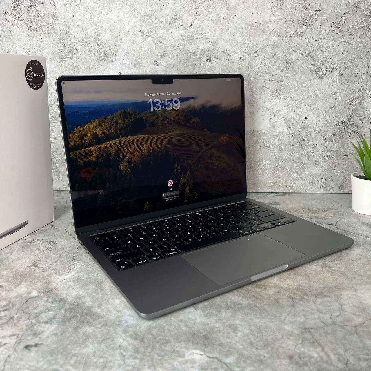 Apple MacBook Air 13" (2022) M2/8GB/256GB Space Gray в Тюмени